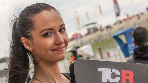 Thumb 2016 2016 oschersleben race 2   grid girls 75