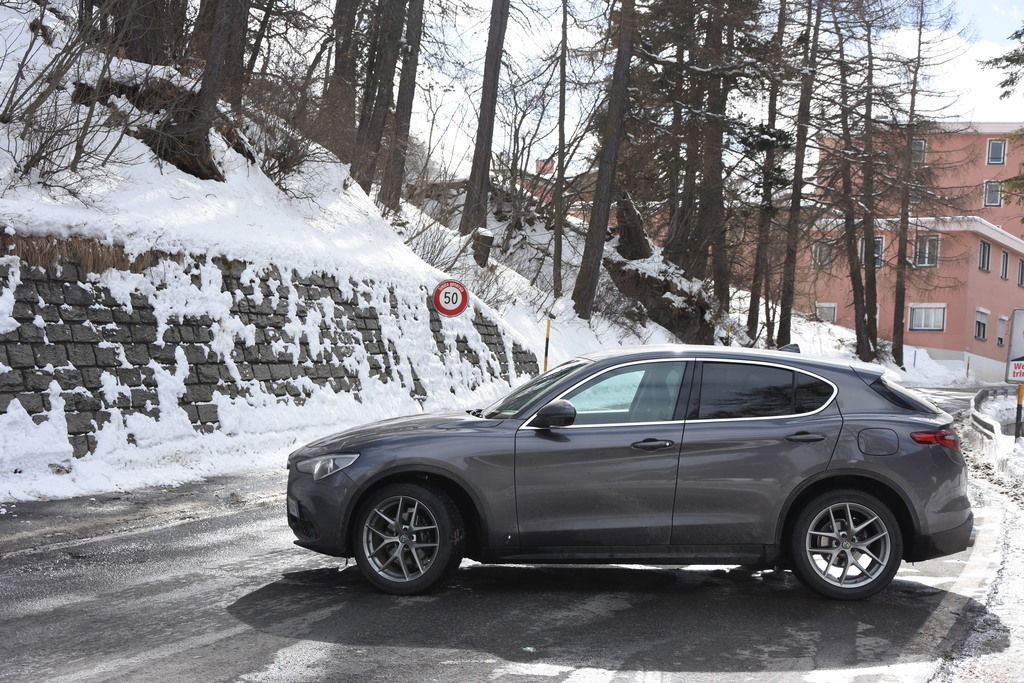 Content alfa romeo stelvio   st moritz 060