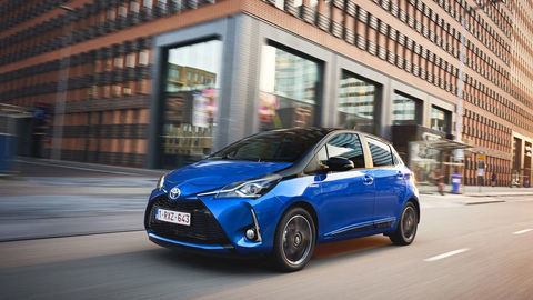 Thumb 2017 toyota yaris hybrid blue dynamic 23