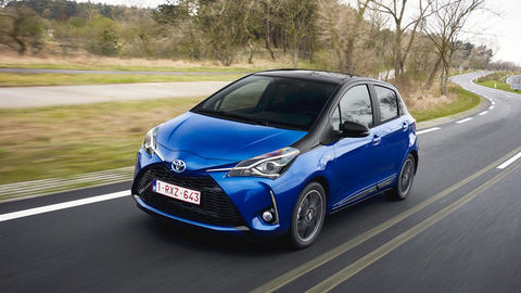 Thumb 2017 toyota yaris hybrid blue dynamic 37