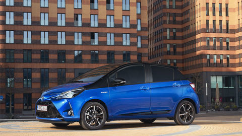 Thumb 2017 toyota yaris hybrid blue static 44