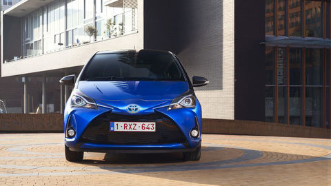 Thumb 2017 toyota yaris hybrid blue static 48