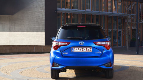 Thumb 2017 toyota yaris hybrid blue static 49