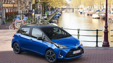 Thumb 2017 toyota yaris hybrid blue static 55