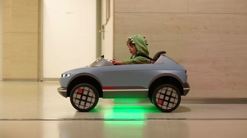 Elektrické autíčko Hyundai pomáha detským pacientom zvládať pobyt v nemocnici (VIDEO)