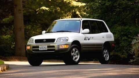 Nezvyčajné modely Toyoty: Prvé elektrické SUV RAV4 EV sa neujalo. Predbehlo dobu