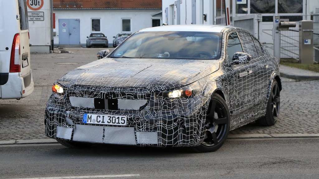 nové BMW M5 2024