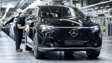 Vlajkové elektrické SUV Mercedes-Benz vo výrobe