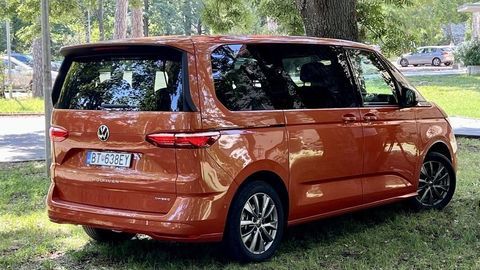 VW Multivan T7 eHybrid: Aké sú silné aj slabé stránky prvého plug-in hybridného pohonu v Multivane? (VIDEOTEST)