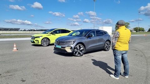 Renault Mégane vs Škoda Enyaq Coupé RS: Čo je viac, o 600 kg menej alebo o 80 koní viac + pohon 4x4? (VIDEOTEST)