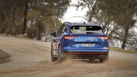 Škoda Enyaq RS iV: Nový software, plug and charge a ďalšie zmeny (VIDEOTEST)