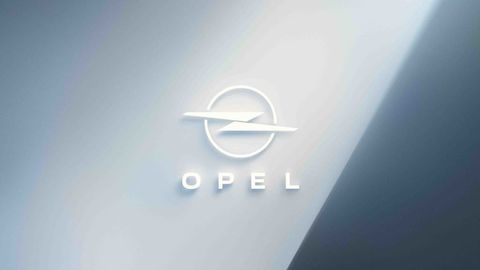 Opel predstavil nový znak, kultový blesk v modernejšej podobe 