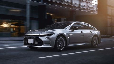Nová Toyota Crown oficiálne: Pod kabátom vodíkový pohon, ale aj nový 2.5-litrový hybrid