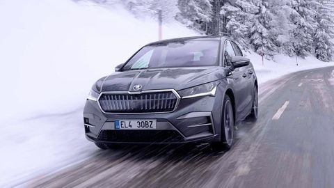 Škoda Enyaq 85x 2024: Nový softvér a test nabíjania v zime (VIDEO)