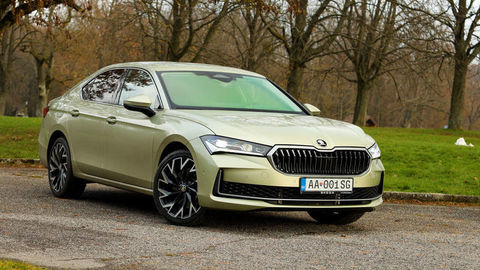 Škoda Superb Liftback 2.0 TDI 4WD: Dnes už veľmi vzácna kombinácia (VIDEOTEST)