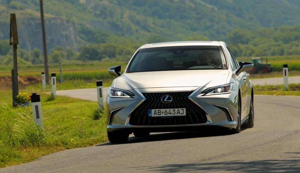 Lexus ES legacy edition test video
