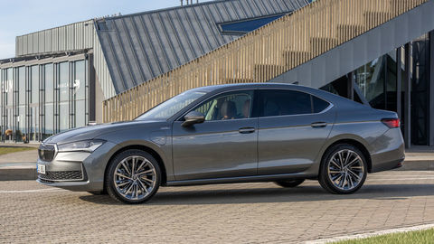 Thumb superb hatch version receives a plug in hybrid powertrain with 200 kw output 1 81e79369