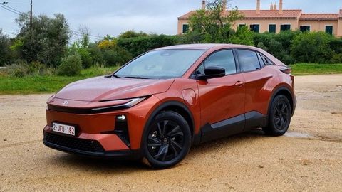 Thumb toyota c hr  prva jazda 2026 4k.00 03 14 23.still695