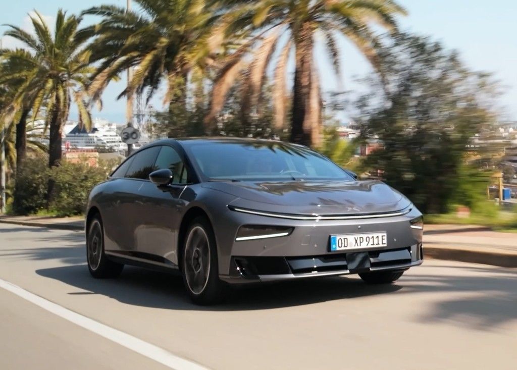 Xpeng P7+ Long Range 230 kW 800 V: Luxusný 5-metrový Fastback za cenu od 44 000 eur (VIDEO)