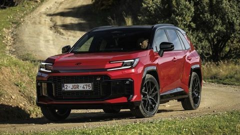 Thumb 2026 rav4 hev grs emotional red  dynamic 006