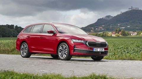 Thumb skoda octavia is the brands first model with a full hybrid powertrain 1 4034be13