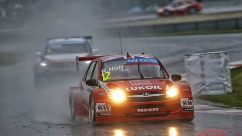 WTCC Slovakia Ring: Prvé preteky vyhral Loeb, druhé zrušil dážď