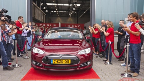 Česko láka ďalšiu automobilku. Záujem má Tesla Motors