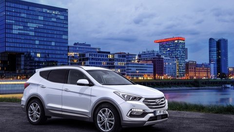 Do Európy mieri vynovený Hyundai Santa Fe a crossover i20 Active