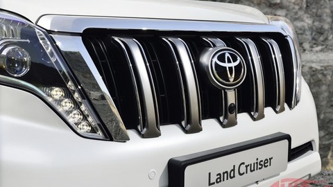 Prichádza kráľovná terénu - modernizovaná Toyota Land Cruiser