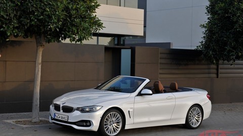 BMW 4 Cabrio má plechovú strechu a vzduchový šál