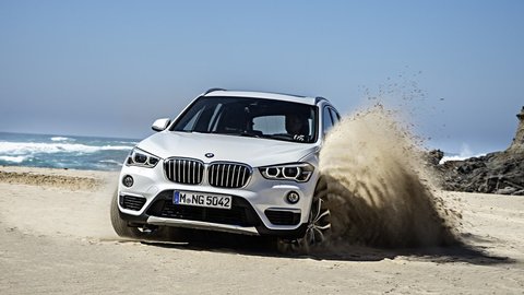 BMW X1 aj s pohonom predných kolies a trojvalcami