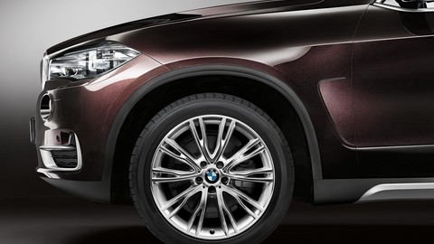 Naživo: Prvý sériový elektromobil od BMW a nová generácia modelu X5