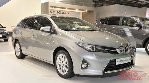 Toyota v Bratislave - Auris kombi a Yaris Trend