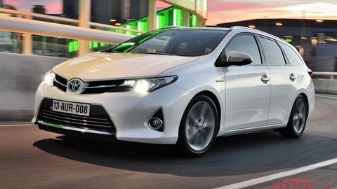 Toyota Auris kombi má kufor s objemom 530 litrov