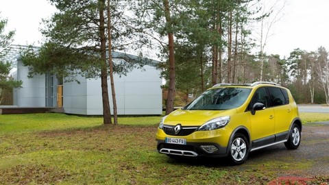 Renault posiela rodinný Scénic do ľahkého terénu