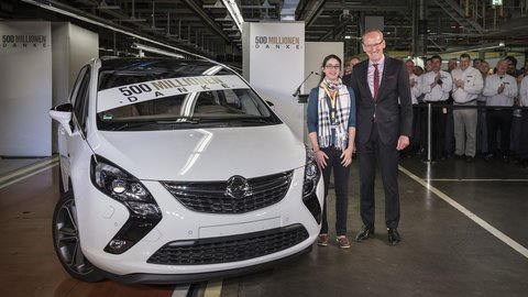 General Motors oslavuje 500-miliónte auto