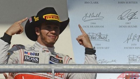 F1: Hamilton pribrzdil Vettela