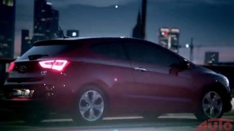 Trojdverový Hyundai i30 ukazuje novú grafiku svetiel (video)