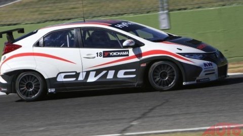 Pretekársku Hondu Civic WTCC už testujú