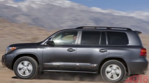 Inovovaná Toyota Land Cruiser V8 na videu