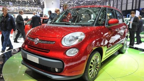 Ženeva 2012: Fiat 500L šokuje veľkosťou a priestorom (video)