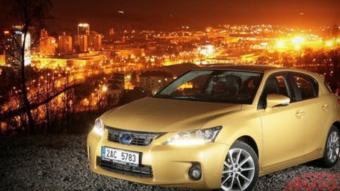 Lexus CT 200h: Presvedčí kvalitou jazdy a interiérom