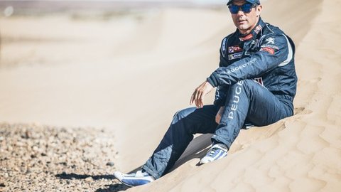 Sebastien Loeb mieri na Dakar
