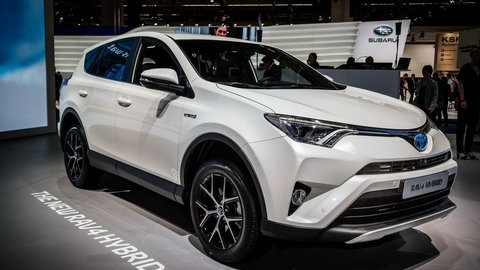 Hybridná Toyota RAV4 má pohon predných alebo všetkých štyroch kolies