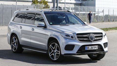 Mercedes-Benz GLS debutuje o mesiac