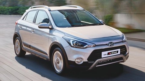 Hyundai i20 Active má vyššiu svetlú výšku a plastové "brnenie"