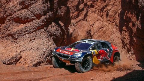 Dakar vedie Sainz, Štefan Svitko druhý medzi motorkami