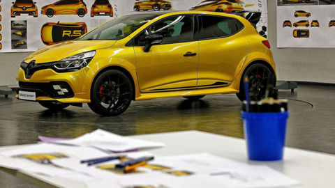 Renault Sport doprial Cliu dvojliter a manuálnu prevodovku