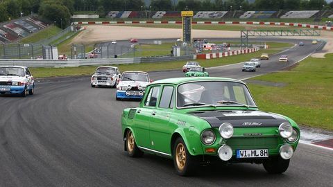 Obrazom: Historické škodovky "obsadili" Nürburgring