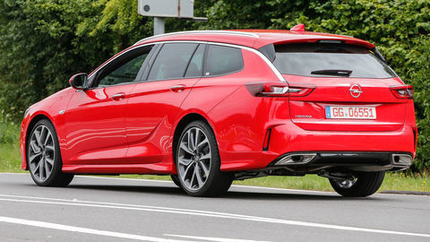 Opel ukázal športovú Insigniu GSi aj s karosériou kombi